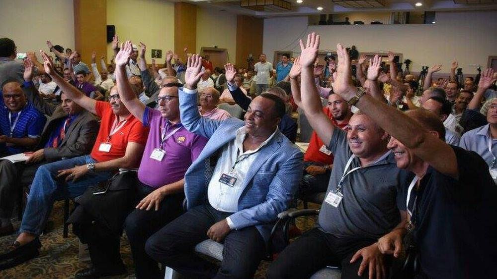 بعد انتظار فاق 7 أشهر.. إدارة الوداد تسلم منخرطيها بطائقهم للموسم 2020/2021!