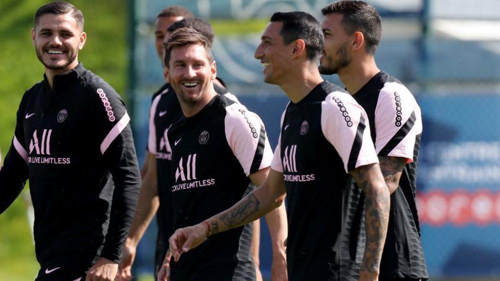 دي ماريا: "من حسن الحظ أن باريس قد أحضر ميسي لأنه أفضل من كريستيانو بكثير"