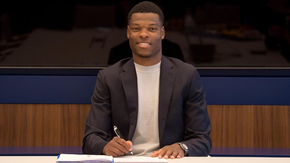 بعد أن اهتم سابقا بمزراوي.. الإنتر الإيطالي يستقر على الهولندي دومفريس لتعويض رحيل أشرف حكيمي