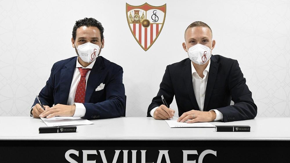 إشبيلية يعلن عن صفقته الصيفية الرابعة بتعاقده مع المدافع السويدي "أوجستينسون"