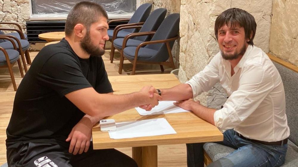 بعد اعتزال الفنون القتالية.. حبيب نورمحمدوف يحدث "تغييرا جذريا" في مساره الرياضي بتوقيعه لفريق "ليغيون دينامو" الروسي