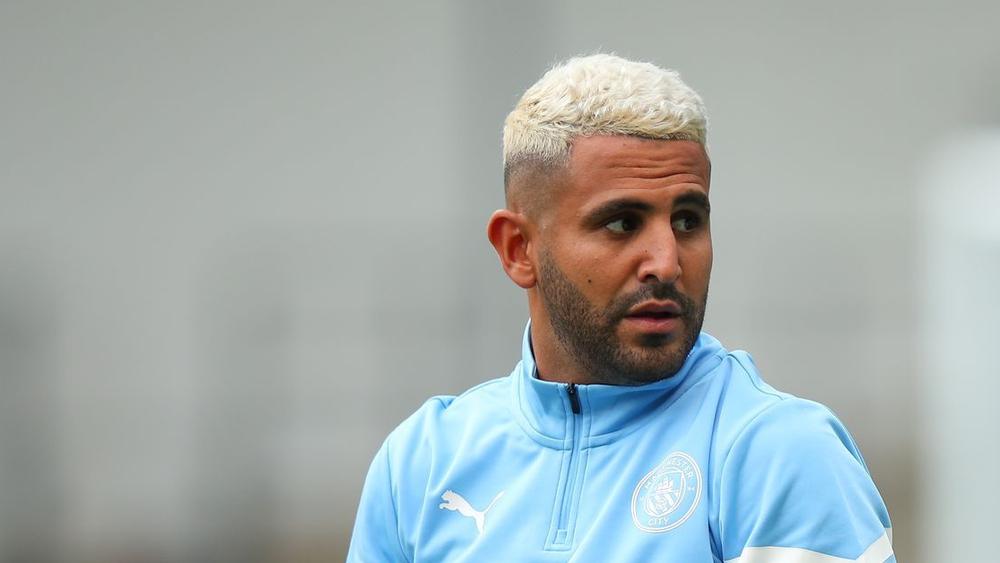 محرز يدعو عشاقه إلى "الصلاة من أجل المغرب" بعد حريق شفشاون