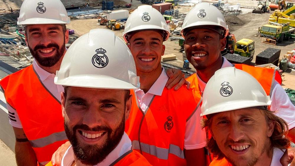 أنشيلوتي ولاعبو ريال مدريد يزورون ملعب "سانتياغو بيرنابيو" قبل اكتمال تجديده