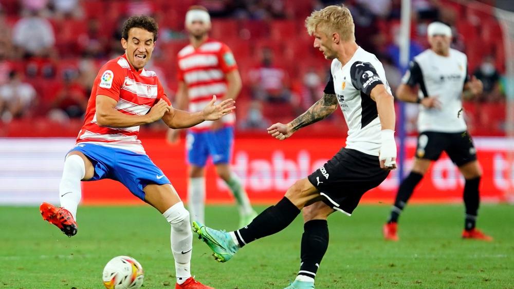 فالنسيا يعود بنقطة التعادل من ملعب غرناطة في الجولة الثانية لليغا