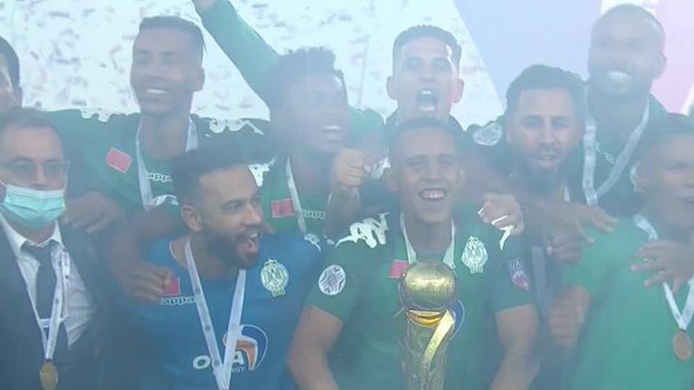 بعد إقصائه من المسابقة رفقة الوداد.. النّاهيري بقميص الرّجاء يحضر مراسيم تتويج "الأخضر" بلقب الكأس العربية