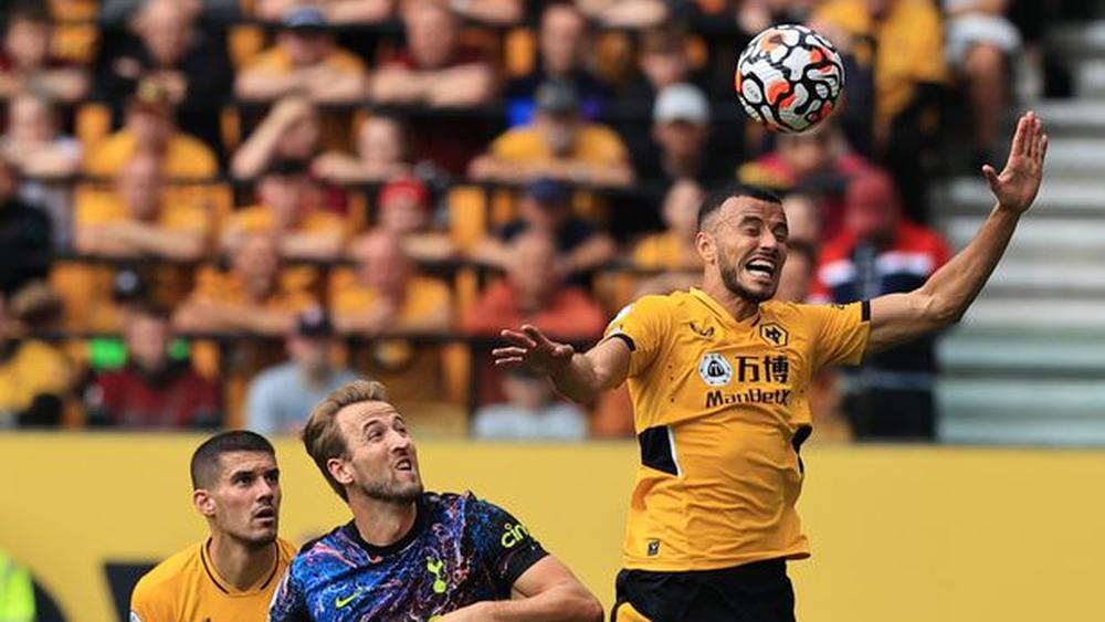 بمشاركة رومان سايس كأساسي.. وولفرهامبتون يتعثر أمام توتنهام وينهزم في المباراة الثانية تواليا