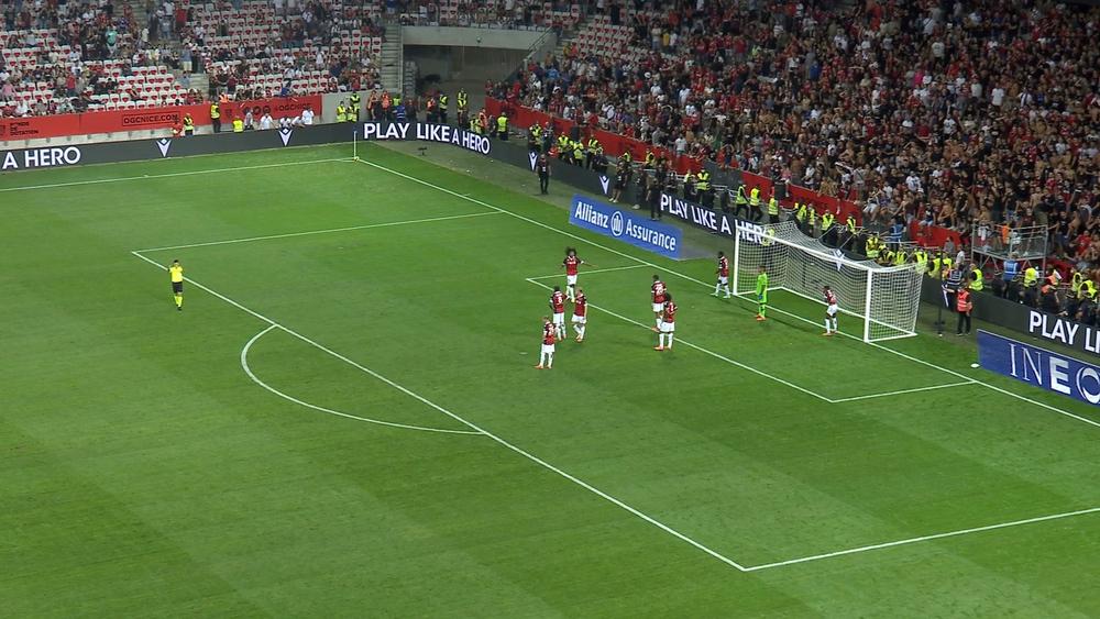 بعد أكثر من ساعة من الانتظار.. اعتبار مارسيليا "منسحبا" ضد نيس إثر رفض لاعبيه العودة إلى الملعب!