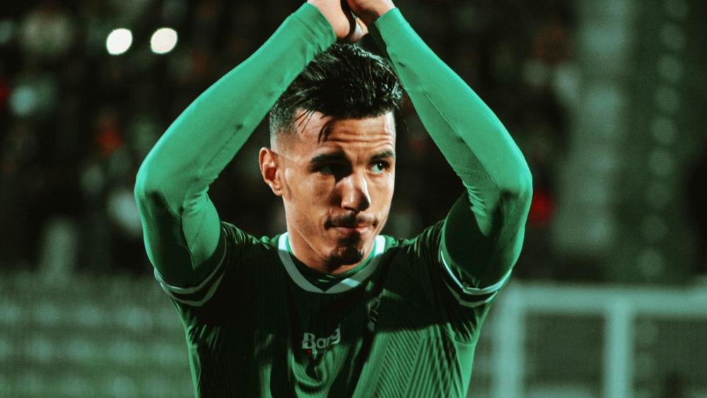 الرجاء يحسم صفقة مدافع مولودية وجدة جمال حركاس