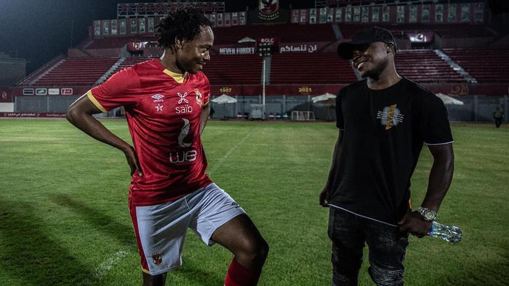 الأهلي المصري يواصل تعزيز صفوفه ويعلن عن ضمه للجنوب أفريقي "بيرسي تاو" قادما من برايتون الإنجليزي