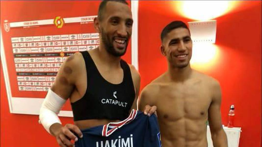 حكيمي وعبد الحميد يتبادلان قميصيْهما بعد نهاية لقاء رانس وسان جيرمان