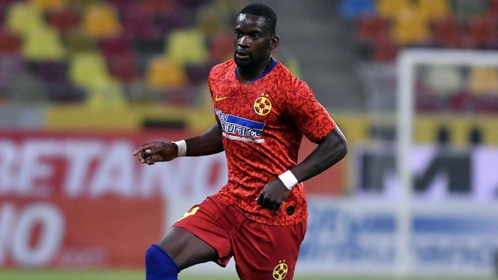 الكونغولي "تسومو" يلتحق بتداريب الوداد الرياضي بعد اتفاقه مع إدارة النادي على توقيع عقد يجمع الطرفين لموسم واحد