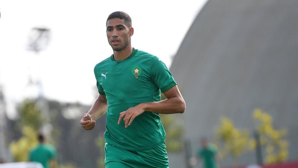 "الفيفا": "كل الأضواء ستُسلَّط على حكيمي الحامل لمسؤولية تأهيل المغرب للمونديال من جديد"