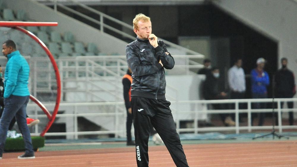 الجيش الملكي يمدد عقد مدربه فاندنبروك لموسميْن إضافييْن قابليْن للتجديد