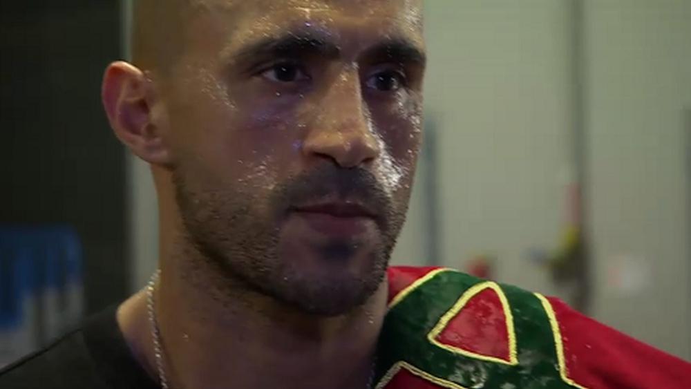 بعزف النشيد الوطني المغربي.. بدر هاري يصعد إلى "حلبة روتردام" لمنازلة البولندي "أركاديوس جوسيك" في بطولة "غلوري"