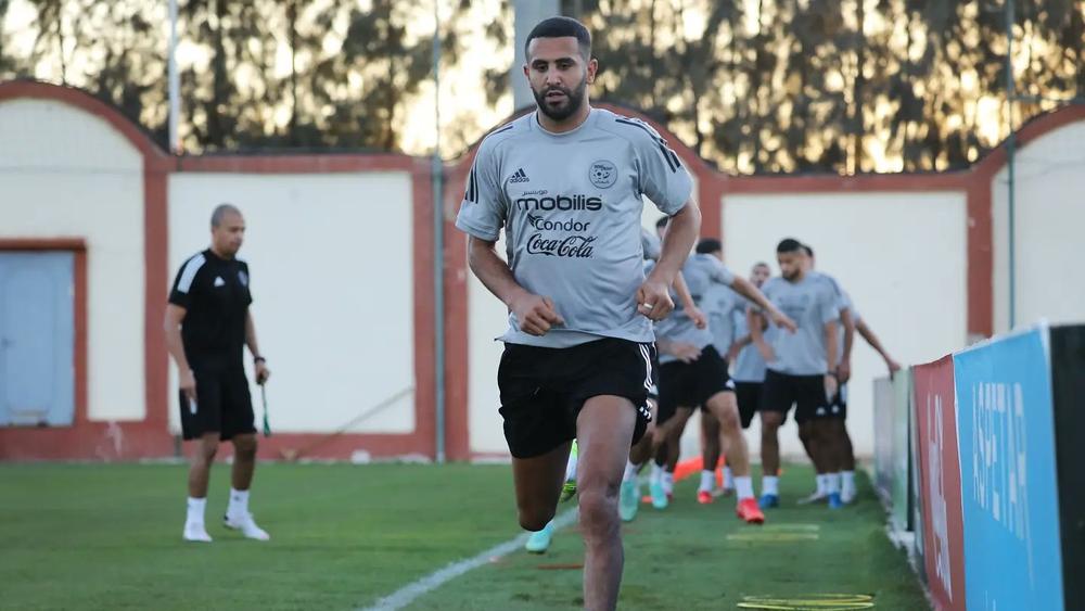 سلبية جميع تحاليل "كورونا" للاعبي المنتخب الجزائري قبل السفر إلى مراكش