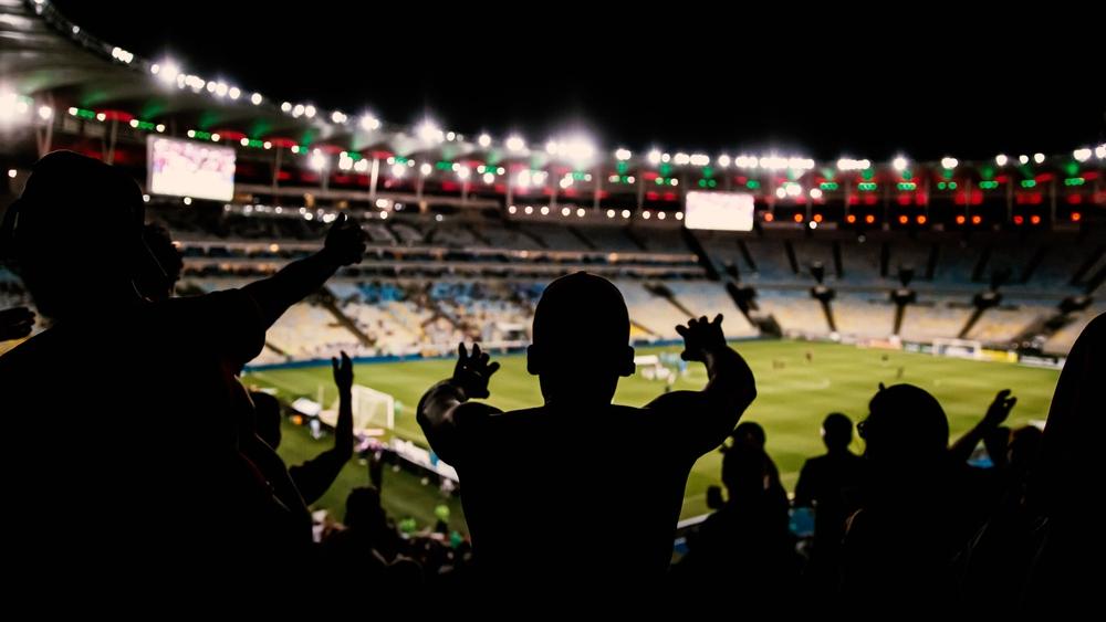 الاتحاد الأوروبي لكرة القدم يسمح لجماهير "الفرق الزائرة" بالتواجد في الملاعب ابتداءً من الأسبوع المقبل