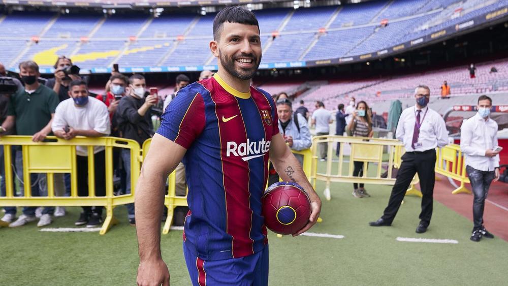 أجويرو: “حاولت في برشلونة التدرب قبل المران بساعة ونصف ولكني وجدت المرافق جميعها مغلقة”