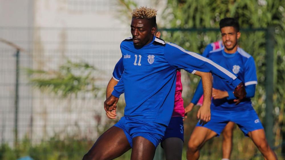 اتحاد طنجة يبدأ استعداداته لمواجهة الوداد و شكوك حول لحاق الغابوني أكسيل مايي بالمباراة