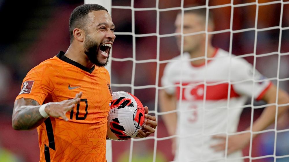 ديباي يُحرز "هاتريك" ويقود هولندا لاكتساح تركيا بسداسية