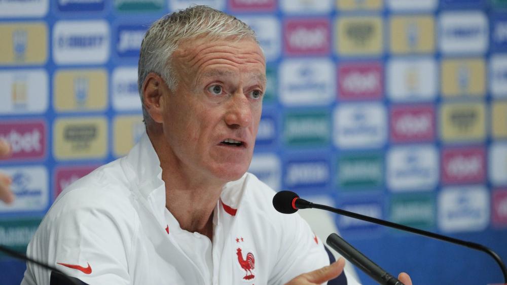 ديشامب سعيد بثنائية "جريزمان وبنزيما" مع منتخب فرنسا