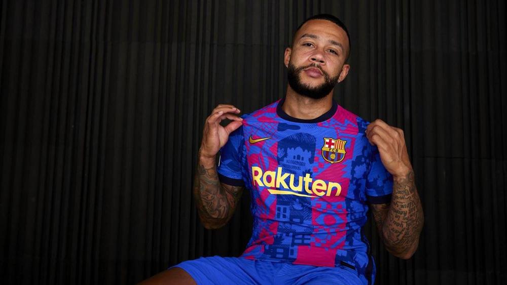 برشلونة يكشف عن قميص جديد خاص بدوري أبطال أوروبا