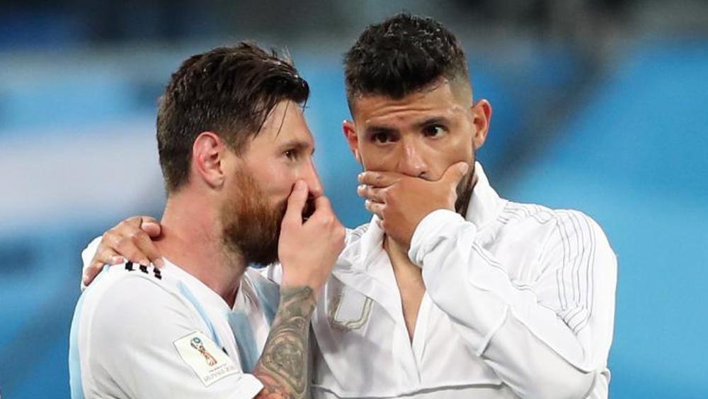 أغويرو: "شعرت بالصدمة بعد انتقال ميسي وسأوقع لبرشلونة مرة أخرى فقط من أجل الاسم"