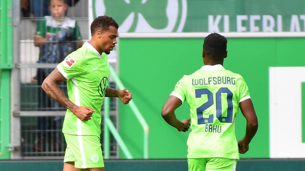 فولفسبورج "يتشبث" بالصدارة ودورتموند يتقدم للوصافة