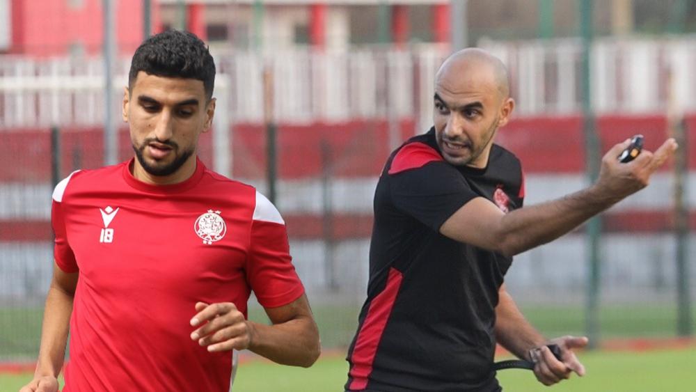 الركراكي: "الكَرتي عندُو الضَّوء الأخضَر وكانتسنّاو العرضْ لِّي غايستافْد منُّو اللّاعب والنَّادِي"