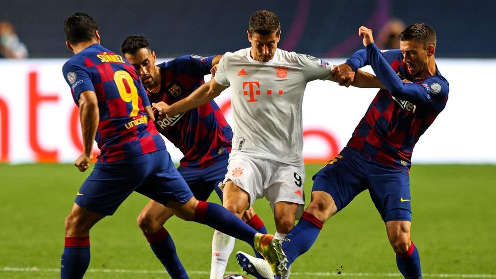 تشكيلة برشلونة وبايرن ميونيخ.. ديباي ولوك دي يونغ يقودان الفريق الكتالوني والبافاري بساني وليفاندوفسكي