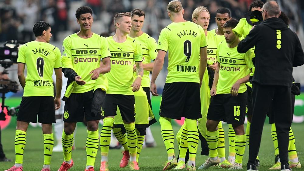شركة ملابس رياضية تعتذر لجماهير دورتموند على تصميم قميص الفريق في دوري الأبطال