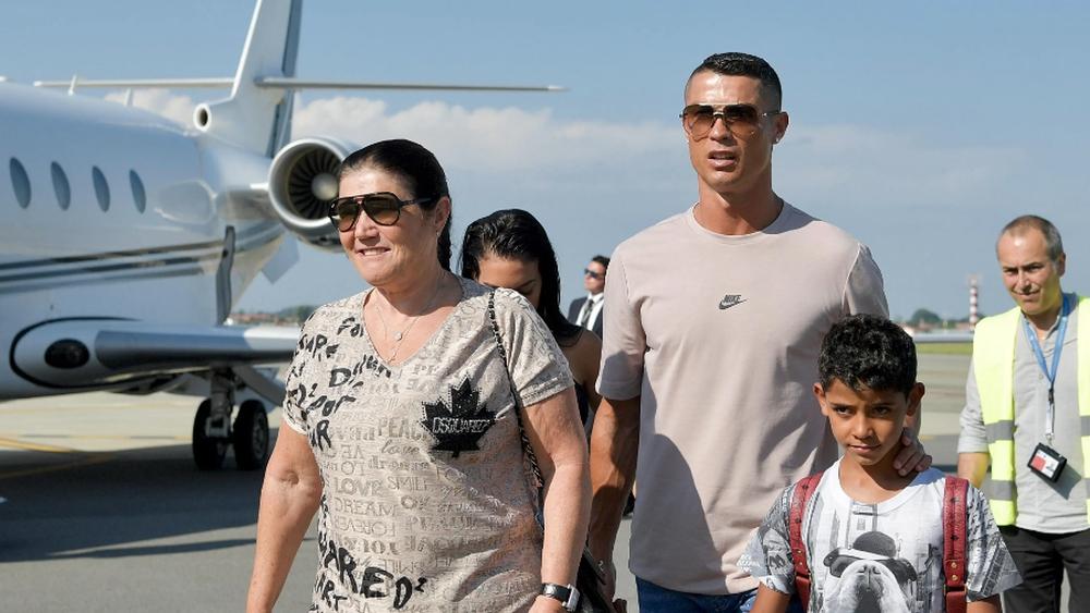 موظفة في "شركة سياحة" تحتال على كريستيانو رونالدو في مبلغ 288 ألف يورو