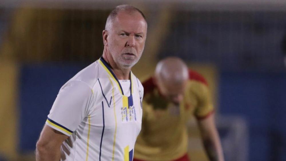 النصر السعودي يعلن إقالة المدرب البرازيلي مينيزيس