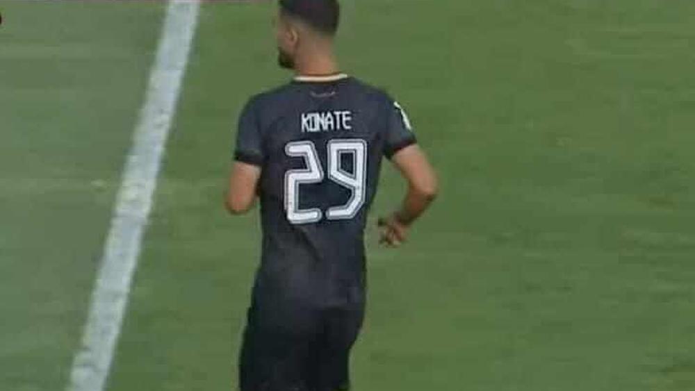 في واقعة غريبة.. أخريف لاعب اتحاد طنجة دخل كبديل في مباراة أ. خريبكة مرتديا قميص زميله كوناطي!