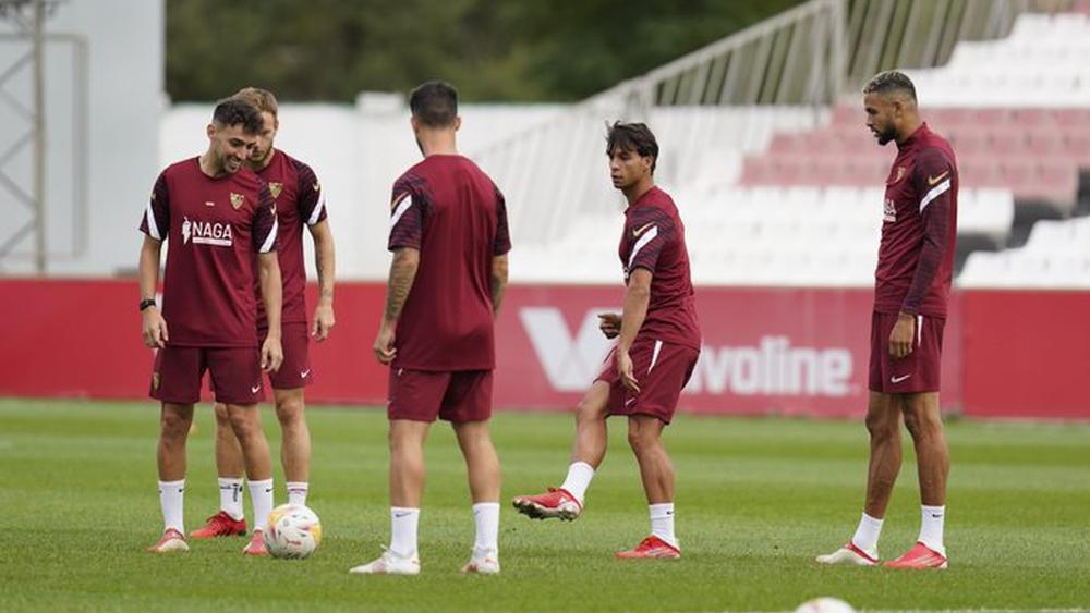 بونو والنصيري أساسيان والحدادي وإدريسي احتياطيان في مباراة إشبيلية وإسبانيول