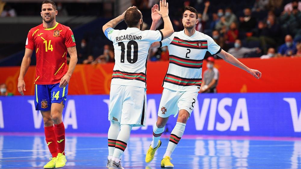 البرتغال تقلب تأخرها (0-2) إلى فوز كبير على إسبانيا (4-2) وتعبر إلى نصف نهائي "مونديال الفوتسال"