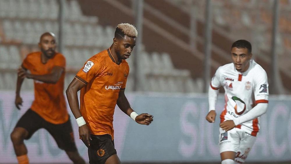 حسنية أكادير يفرض على نهضة بركان تعادلا سلبيا في قلب الملعب البلدي