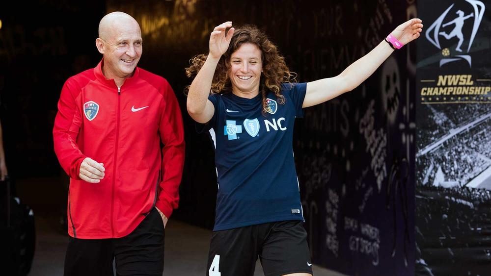 التحرش الجنسي يتسبب في إقالة مدرب فريق في الدوري الأمريكي لكرة القدم النسوية