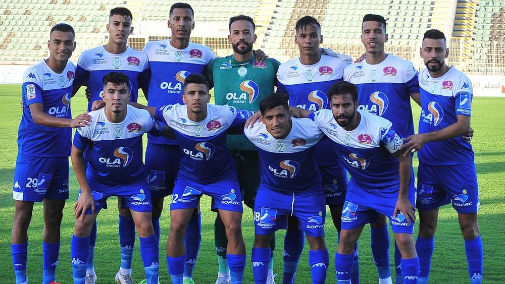 المُطالبة بتخفيض 20% من مستحقاتهم يُثير استياء بعض لاعبي الرجاء والأندلسي برّرَ قراره بالرغبة في اقتناء حافلة جديدة للنادي