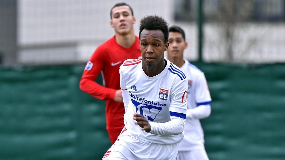 في "واقعة غريبة".. الشاب "يانيس لاغا" حاضر في قائمة منتخبيْ الجزائر وفرنسا "تحت 18 سنة"!