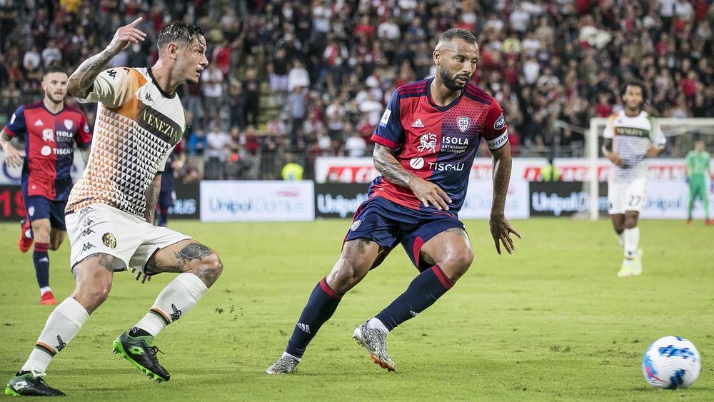 "تعادل مثير" بين فينيزيا وكالياري في افتتاح الجولة السابعة من الـ"سيري آ"