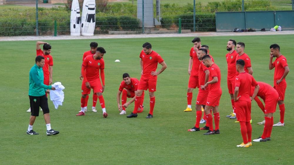 عموتة يستدعي 27 لاعبا لمواجهات غامبيا وجنوب السودان والسيراليون الودية.. 5 لاعبين من الوداد و3 من الرجاء و11 لاعبا محترفا بالدوريات العربية