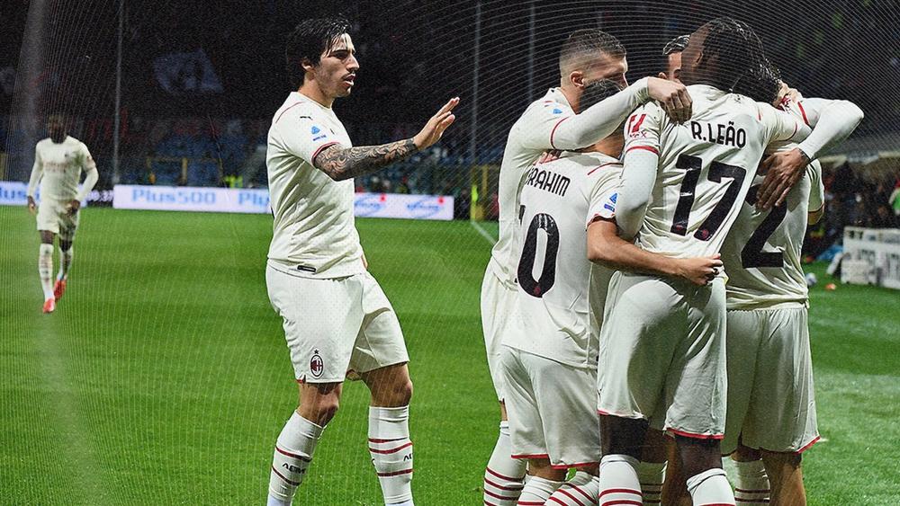 ميلان يواصل "سلسلة انتصاراته" بفوزه على أتالانتا (2-3)
