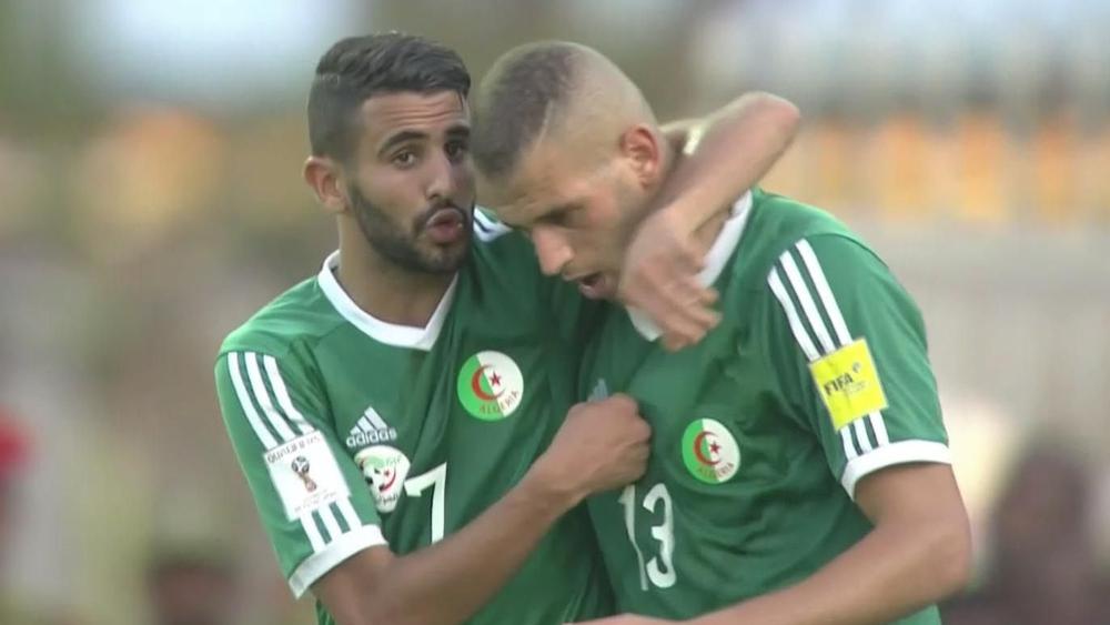 Mahrez et Slimani se plaignent de l’état des terrains en Algérie