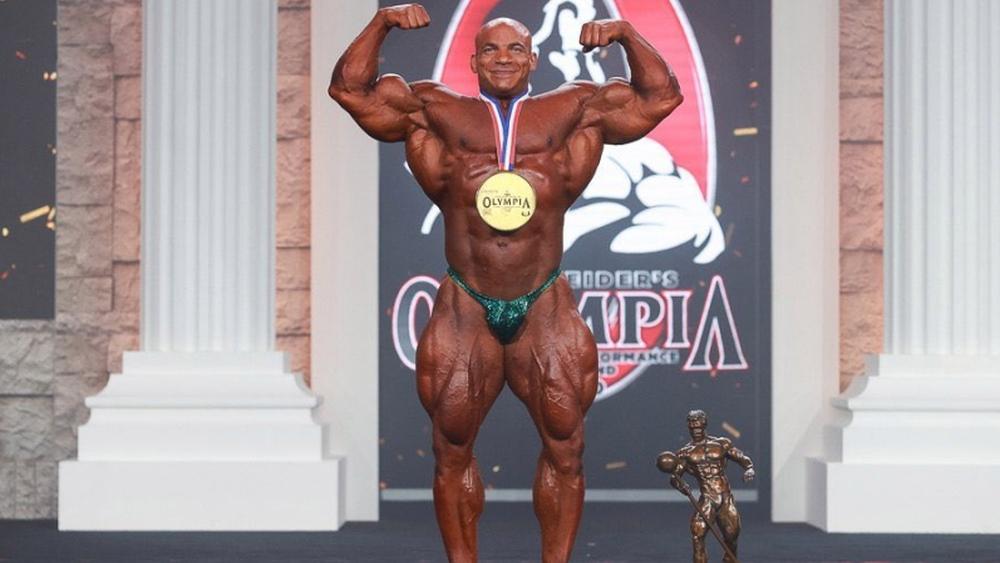 كأول عربي وأفريقي يحقق اللقب مرتين متتاليتين.. المصري "بيغ رامي" يُتوج ببطولة "مستر أولمبيا 2021"