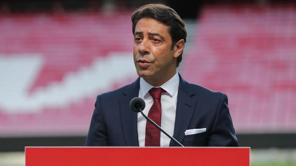 النجم البرتغالي السابق روي كوستا يكتسح الانتخابات الرئاسية لنادي بنفيكا