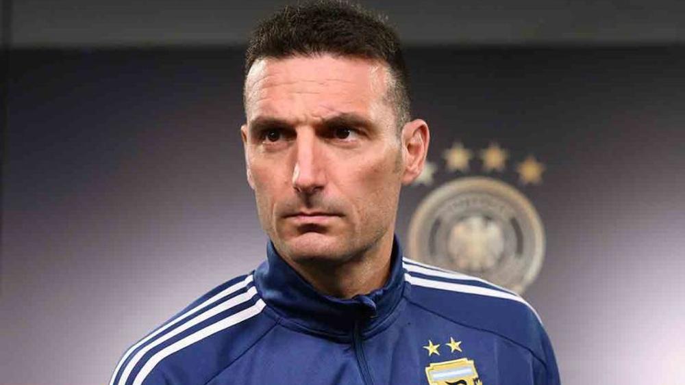 غياب لاعبي خط الدفاع يؤرق سكالوني قبل مواجهة بيرو في تصفيات "المونديال"