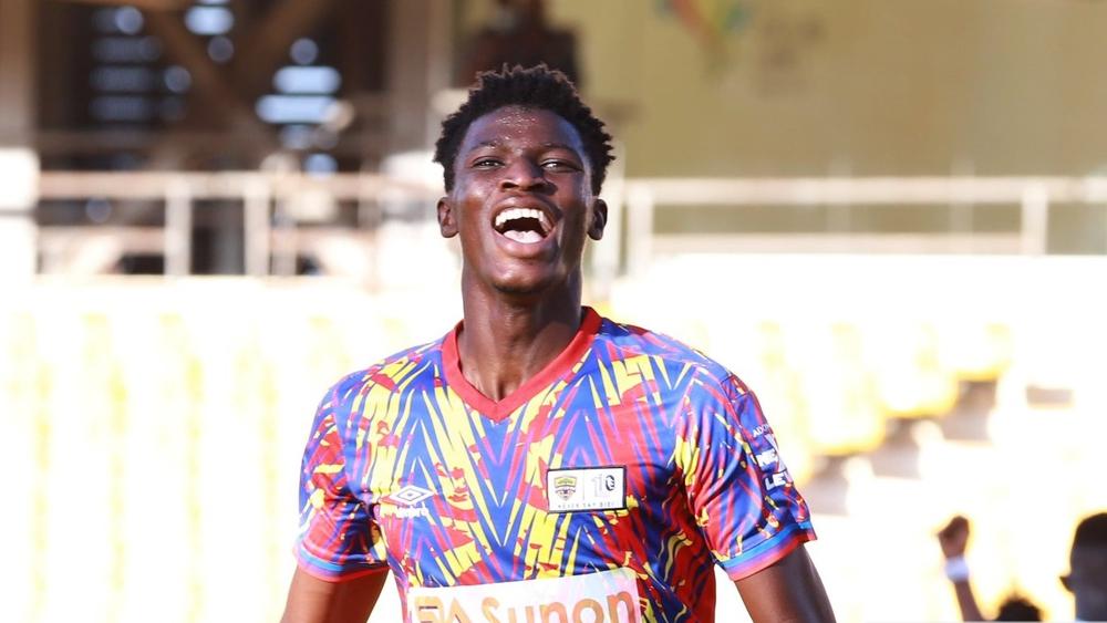 أدامز لاعب قلوب الصنوبر الغاني: "نتطلع لخوض مباراة ملحمية ضد الوداد والذهاب للمغرب بنتيجة إيجابية"