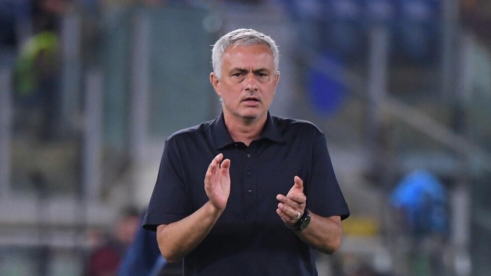 مورينيو يغازل نيوكاسل بعد الاستحواذ السعودي: "هناك ارتباط عاطفي بيني وبين المدينة والجماهير هناك"