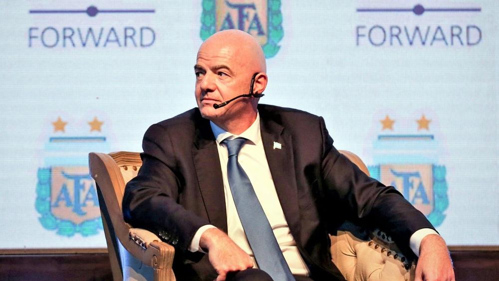 إنفانتينو: "مباراة البرازيل والأرجنتين يجب أن تُحسم داخل الملعب"