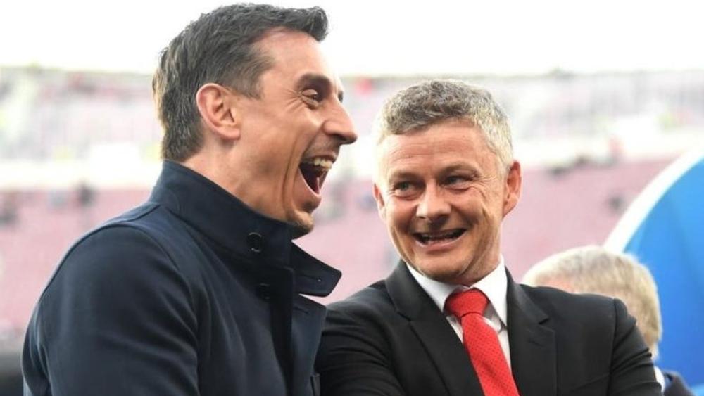 جاري نيفيل: "لاعبو مانشستر يونايتد يتصرفون مثل الأطفال بعد تلقيهم للهدف"